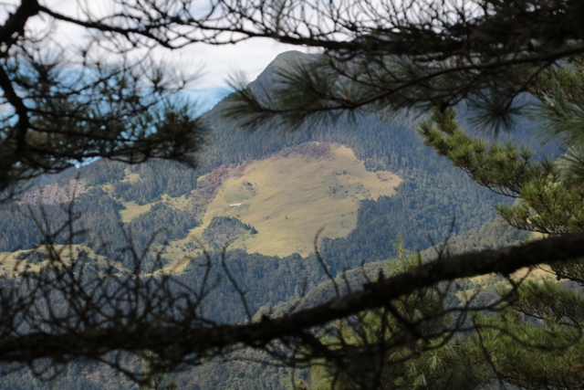 6.1016-對面的雪山及三六九山屋清晰可見.JPG