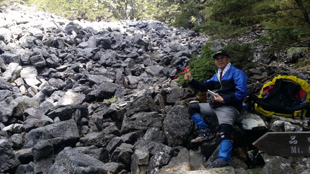 6.1017上池有山登山口的大石瀑.jpg