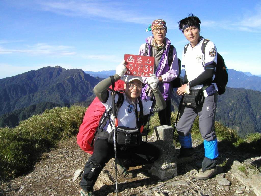 9.2_99年跟宗欽及芳生同登南華山.jpg