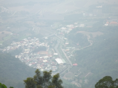 遠眺山下.JPG