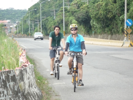 發哥跟志榮騎車英姿.JPG