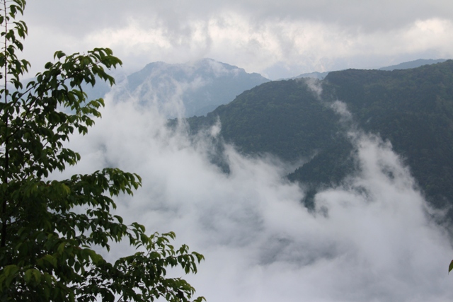 難得露出臉的山景.JPG