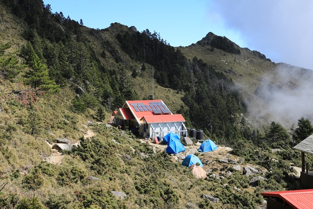 21.1嘉明湖避難山屋.JPG