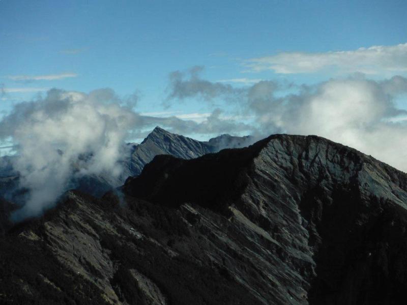 08畢祿山-三角點望 無明山-中央尖山.JPG