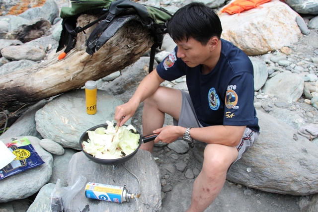 高麗菜炒山豬腊肉.JPG