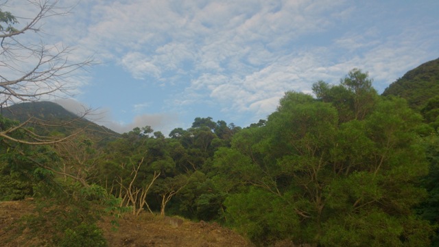 以登山口的藍天白雲作為結尾.jpg