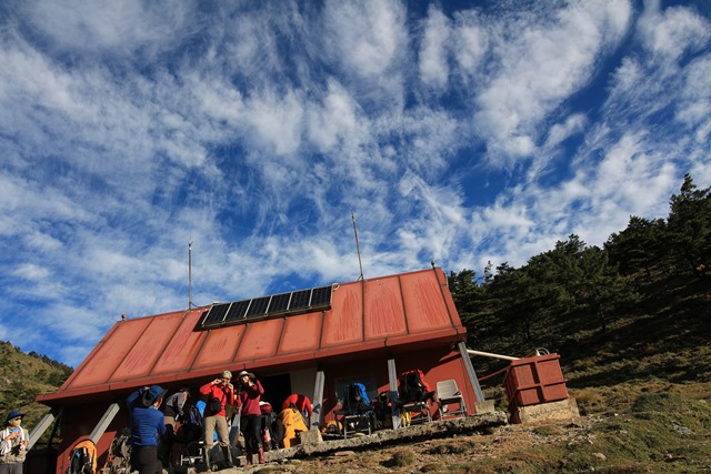 16.轆轆谷山屋早晨的天空.jpg